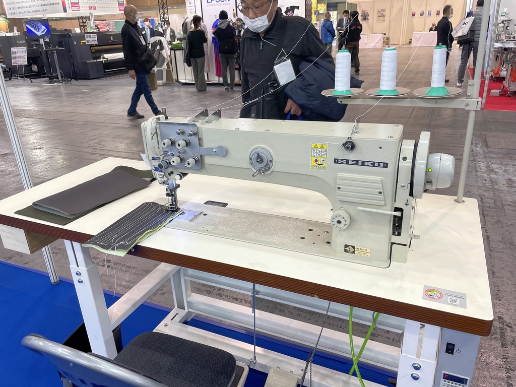 Seiko LSWNH series For leather, vinyl, synthetics and 􀛕 Suitable for sewing such as tents, covers, sails, awnings, tarpaulins, automobile upholstery. LSWNH-28BL-20-1-BTFL 20 inch long arm and high arm, Large vertical axis hook, Compound feed and walking foot, Reverse stitch, Lockstitch machines.